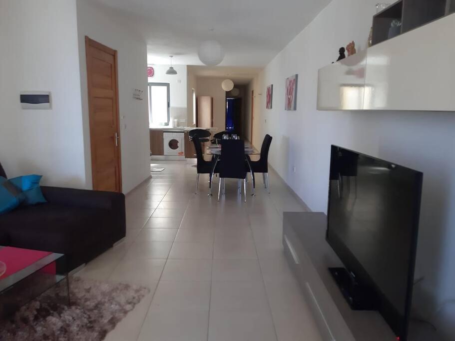 Lovely Two Bedroom Apartment St. Paul's Bay Exterior foto